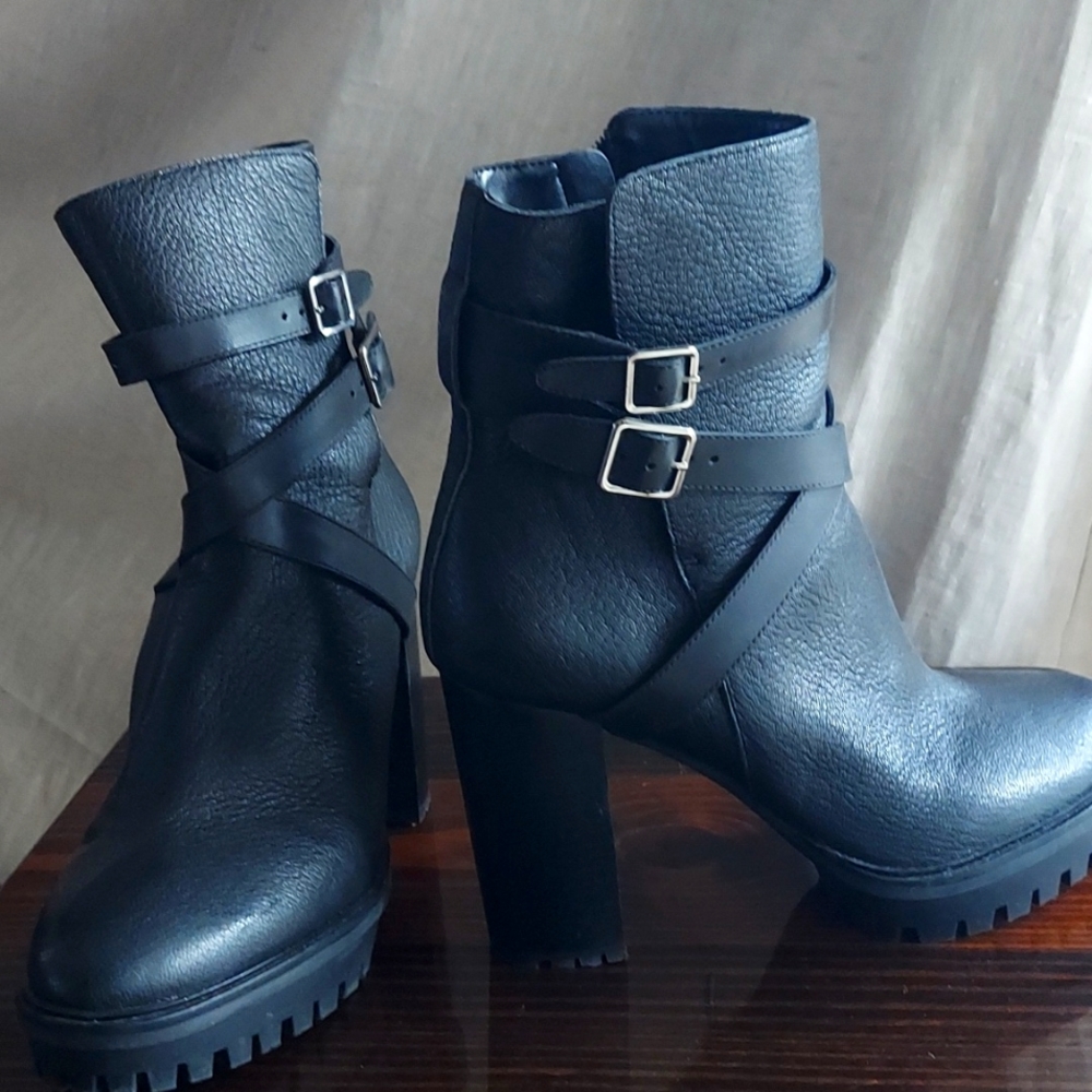 Vince Camuto black leather boots platform size 9 like new